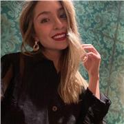 Buenos Días! Mi nombre es Florencia, soy argentina y vivo en Barcelona hace 1 año. Soy una persona alegre, atenta y muy responsable. Ofrezco apoyo escolar y clases de inglés